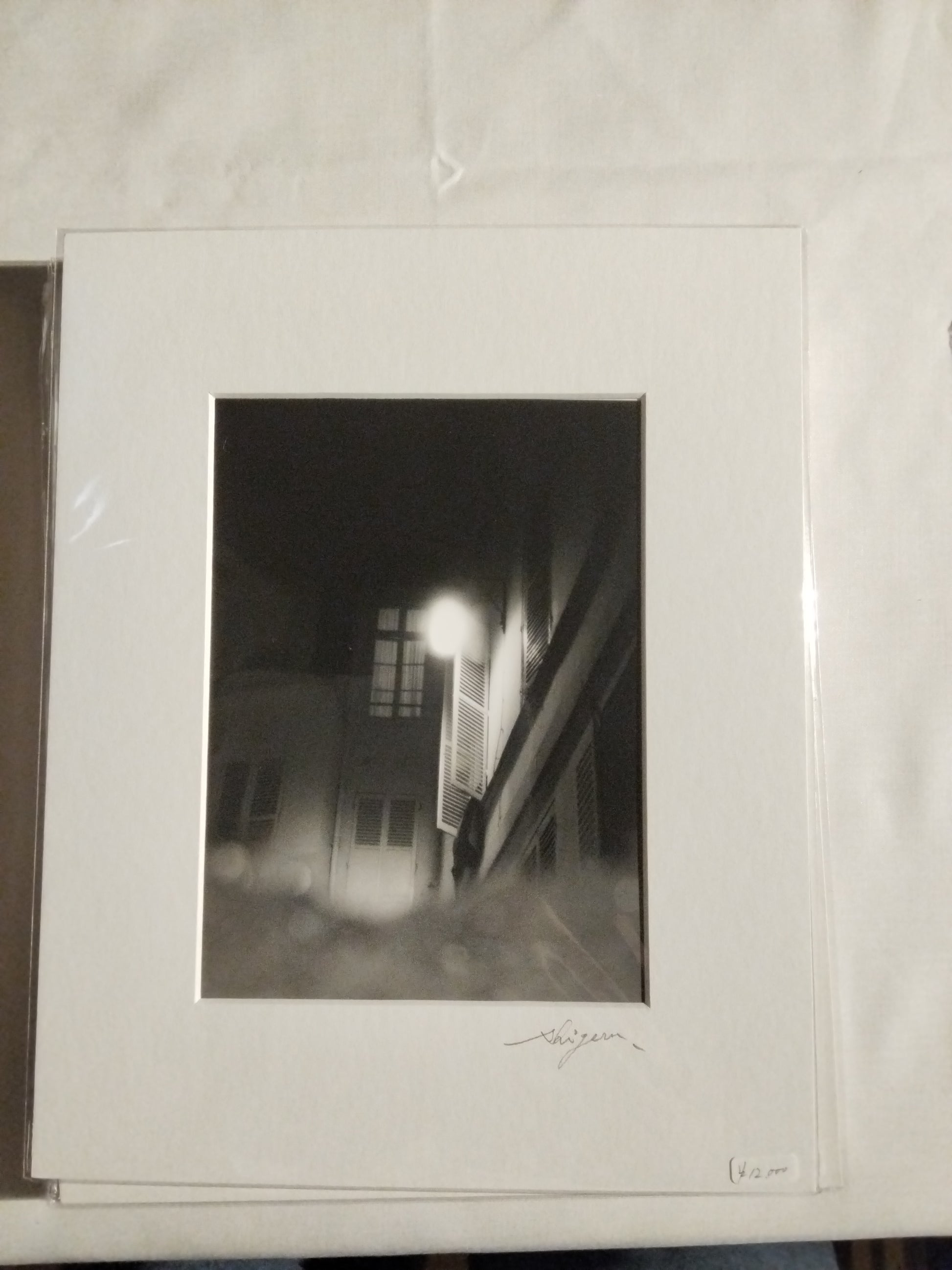 窓（パリ、2022年）