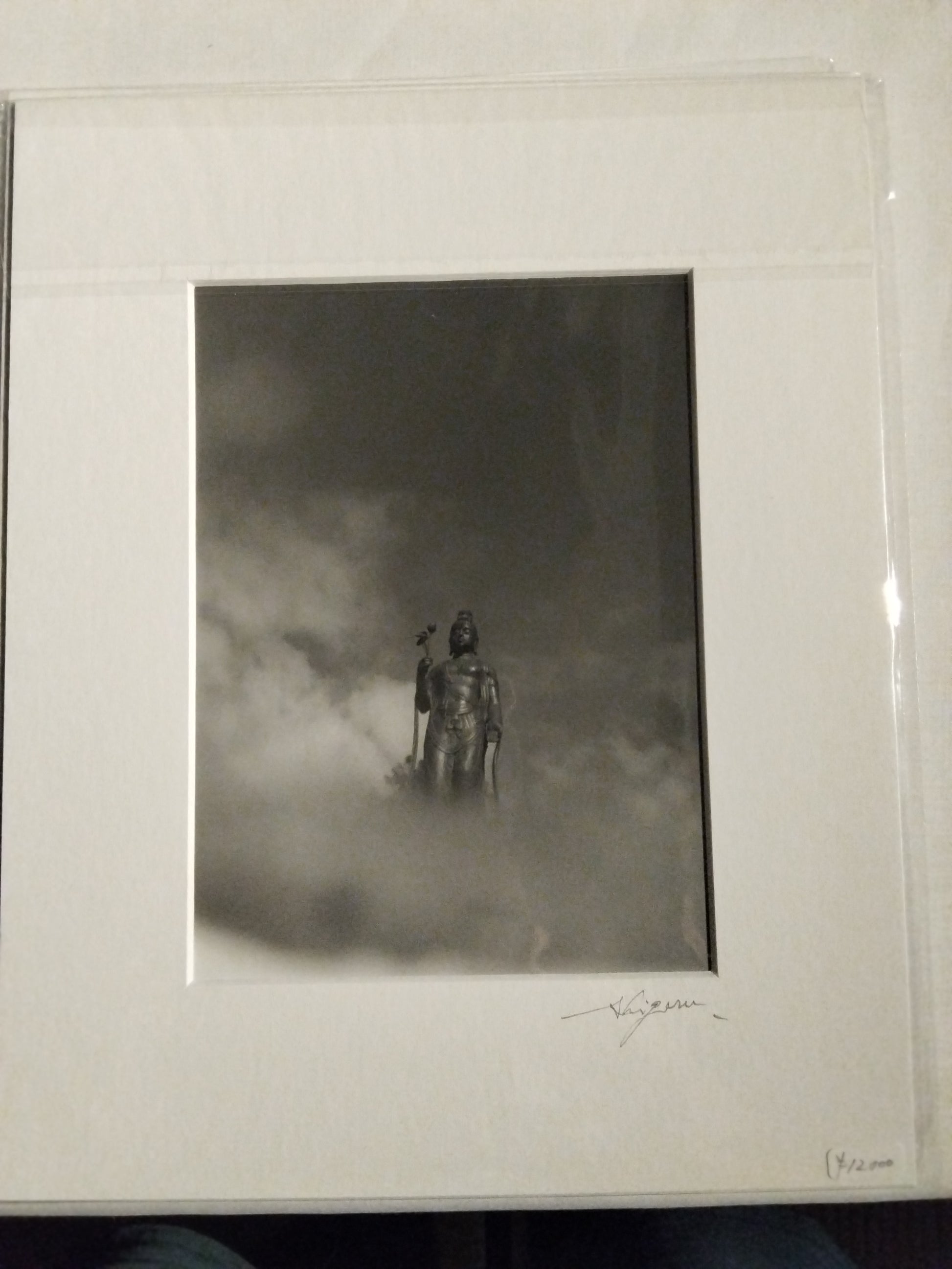 立つ菩薩（日本、2023年）